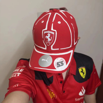Casquette Scuderia Ferrari F1 Leclerc & Sainz Las Vegas